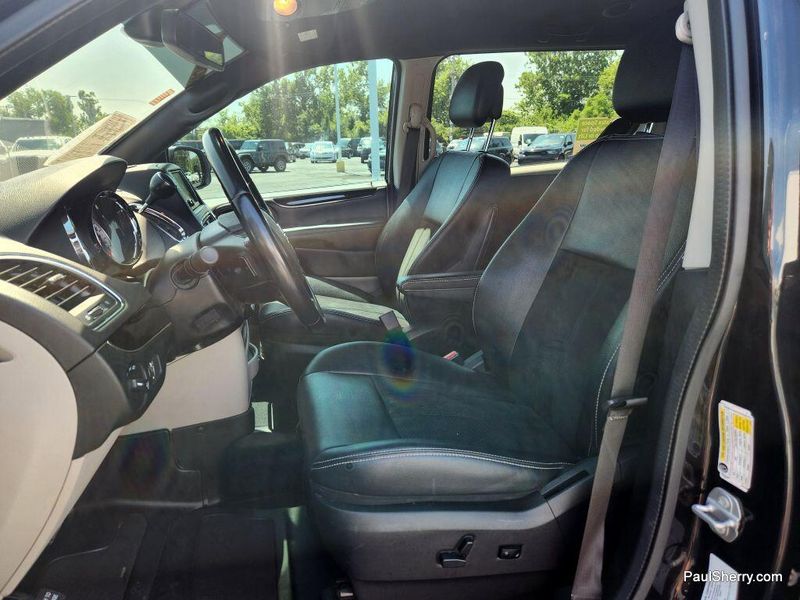 Used 2019 Dodge Grand Caravan SXTImage 43