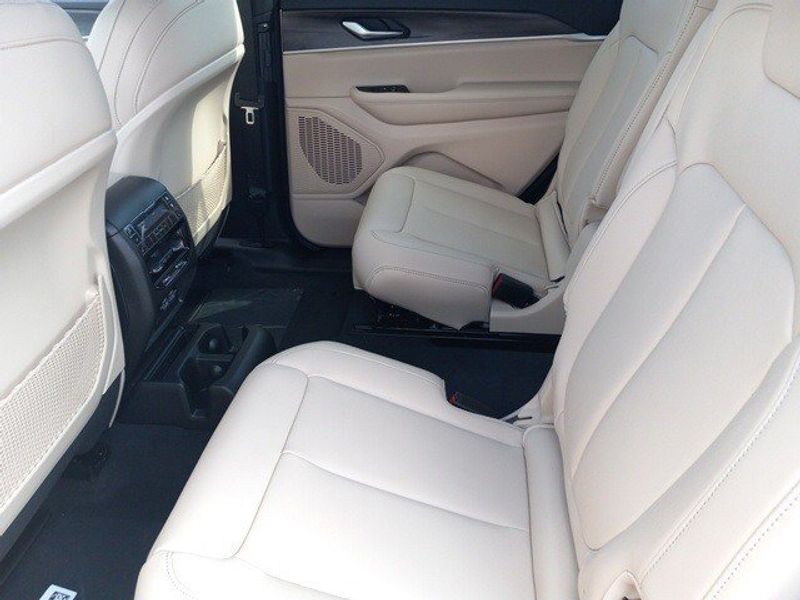 New 2024 Jeep Grand Cherokee L Garavel Jeep Norwalk CT 06851