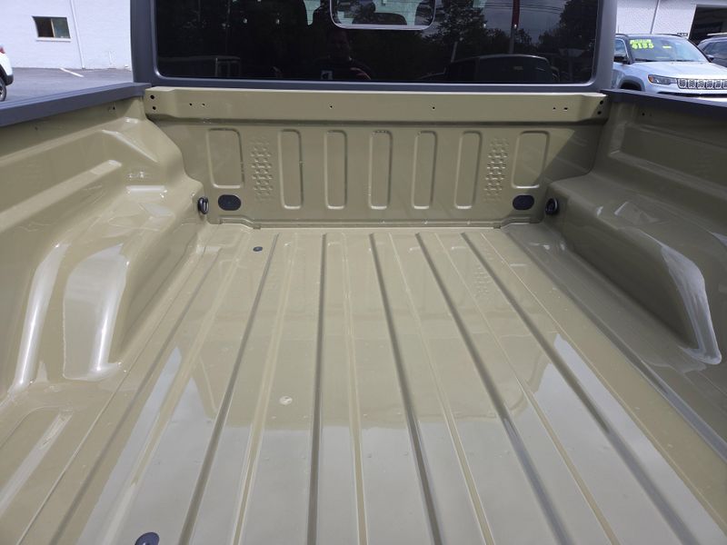 2025 Jeep Gladiator Willys photo 6