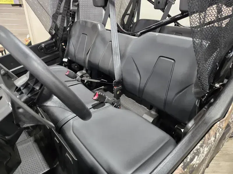 2025 Honda PIONEER 10006 CREW DELUXE Image 17