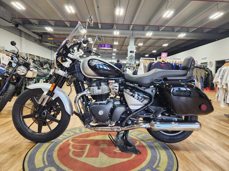 2024 Royal Enfield SUPER METEOR  in a INTERSTELLAR GREY exterior color. Royal Enfield Motorcycles of Miami (786) 845-0052 remotorcyclesofmiami.com 