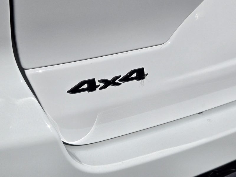 New 2026 Jeep Grand Cherokee Laredo Altitude 4x4