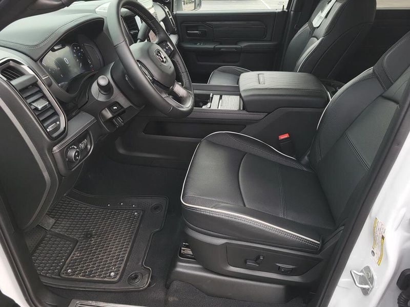 2025 RAM 3500 Limited Crew Cab 4x4 8