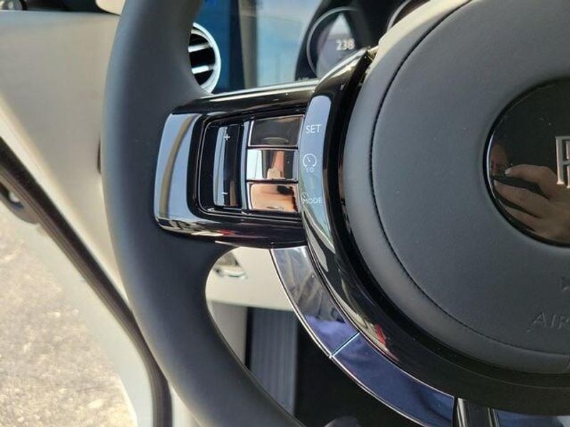 2025 Rolls Royce Spectre photo 17