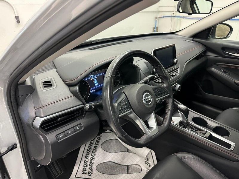2022 Nissan Altima 2.5 SR photo 11
