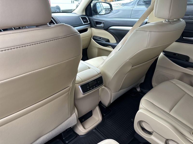 Used 2015 Toyota Highlander XLEImage 18
