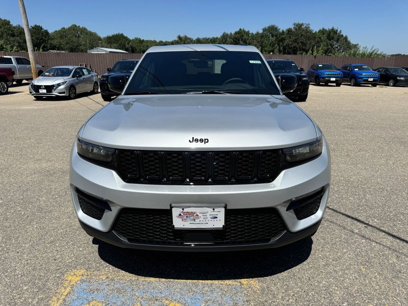 2024 Jeep Grand Cherokee Limited 4x4Image 3