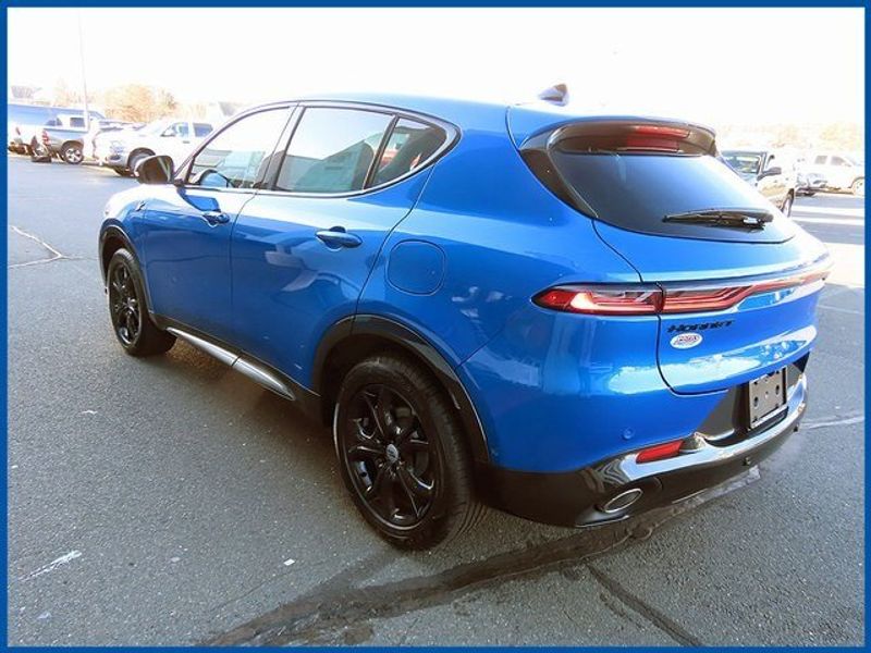 2024 Dodge Hornet R/T in a Blu Bayou exterior color and Blackinterior. Papas Jeep Ram In New Britain, CT 860-356-0523 papasjeepram.com 