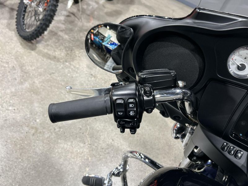Used 2019 Harley-Davidson STREET GLIDE Image 25