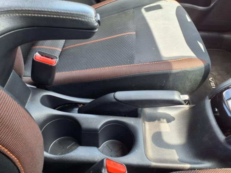 2021 Nissan Versa SR photo 10