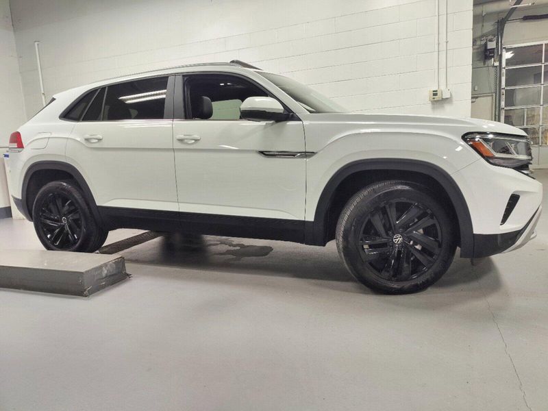 2023 Volkswagen Atlas Cross Sport V6 SE AWD w/Technology/SunroofImage 4