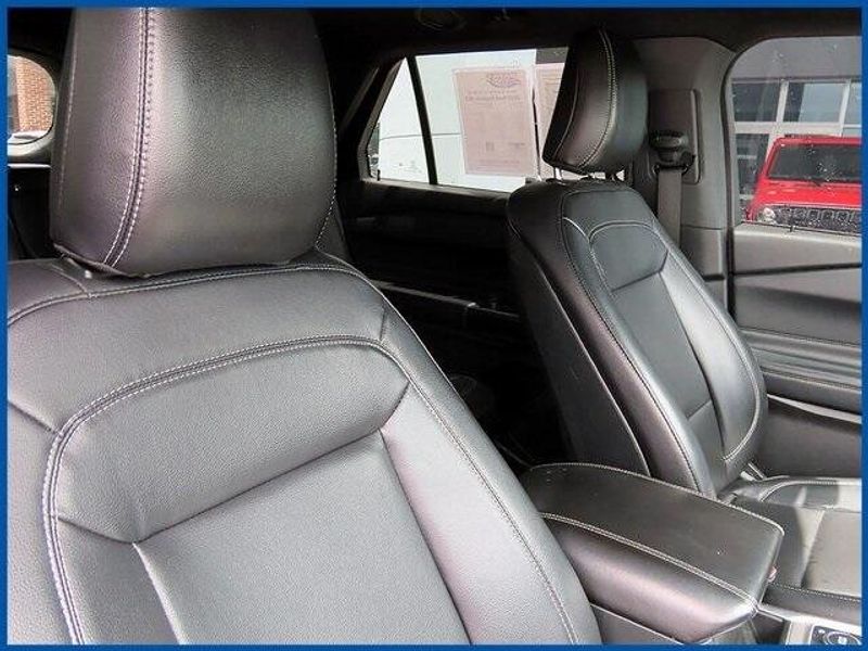 2020 Ford Explorer XLTImage 9
