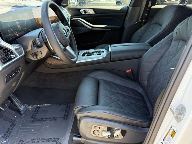 New 2026 BMW X7 xDrive40iImage 17