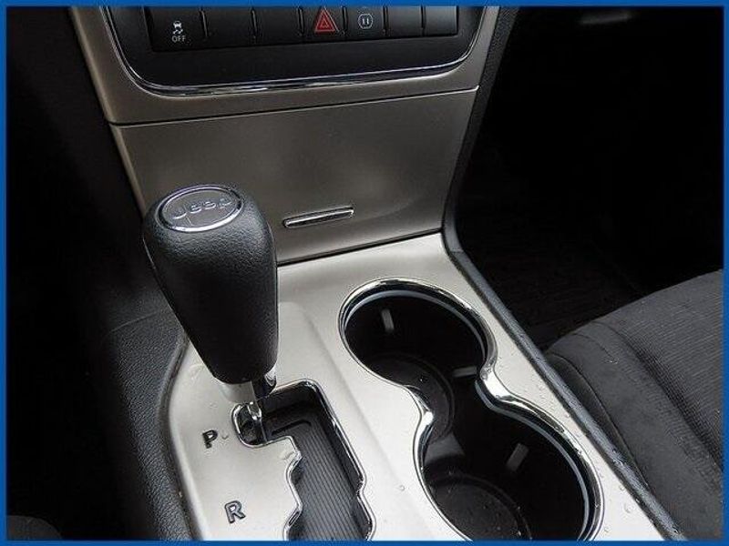 2012 Jeep Grand Cherokee LaredoImage 17