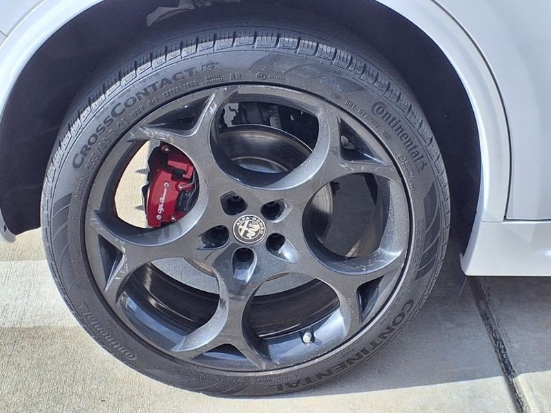 Used 2022 Alfa Romeo Stelvio VeloceImage 11