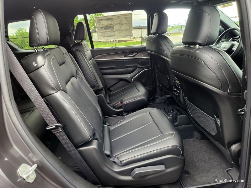 2025 Jeep Grand Cherokee L Limited 4x4Image 50