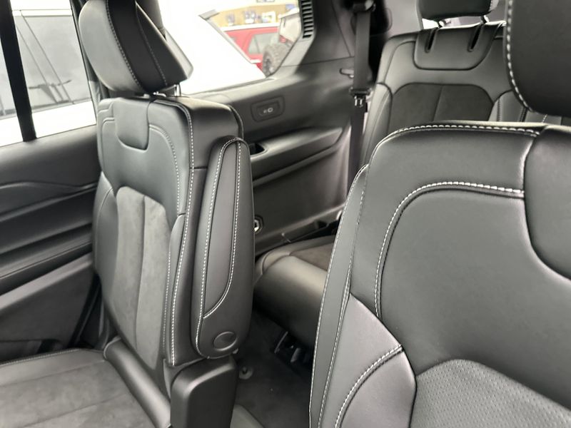 New 2025 Jeep Grand Cherokee L Altitude X 4x4Image 16