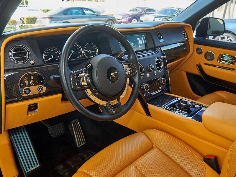 Used 2022 Rolls-Royce Cullinan Image 10