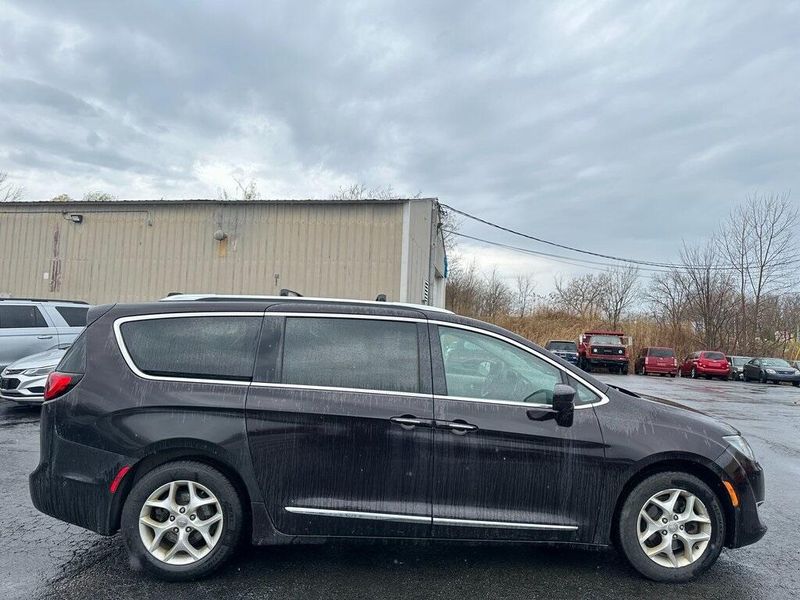 2017 Chrysler Pacifica Touring L PlusImage 13