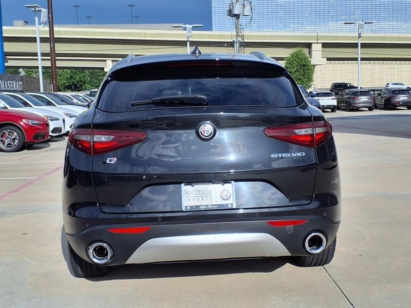 2018 Alfa Romeo Stelvio Image 10