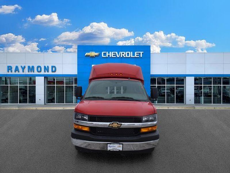 New 2026 Chevrolet Express 3500 Work VanImage 9