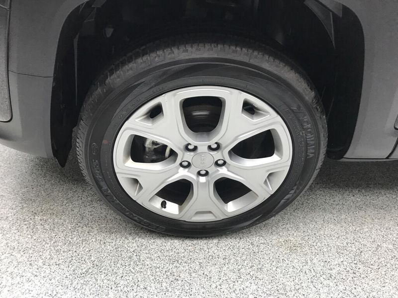 Used 2023 Jeep Renegade LimitedImage 7