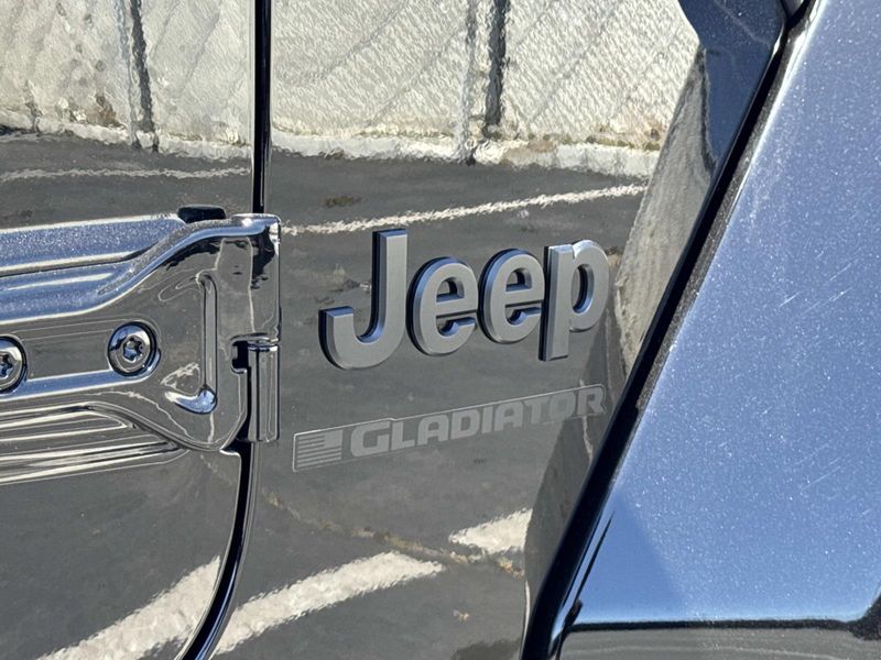 New 2026 Jeep Gladiator Sport S 4x4