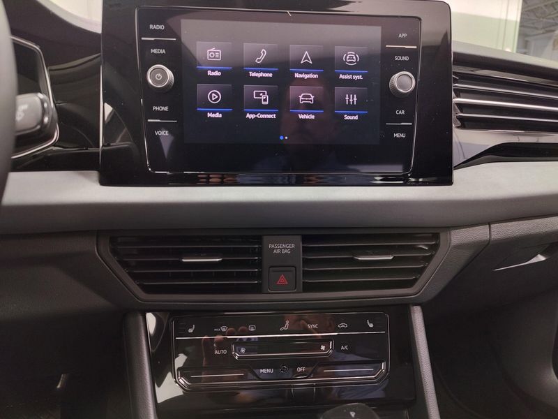 Used 2025 Volkswagen Jetta SE w/SunroofImage 16