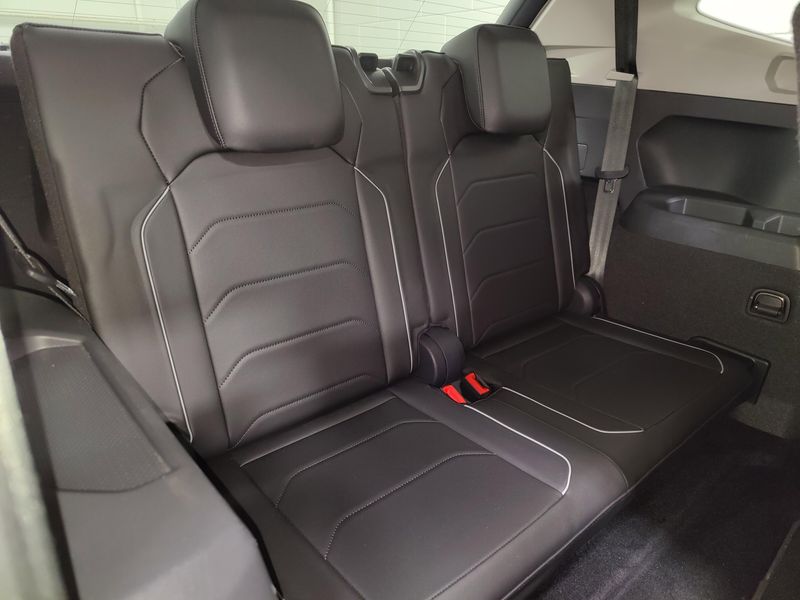 2019 Volkswagen Tiguan SEL Premium AWD w/Sunroof/NavImage 22