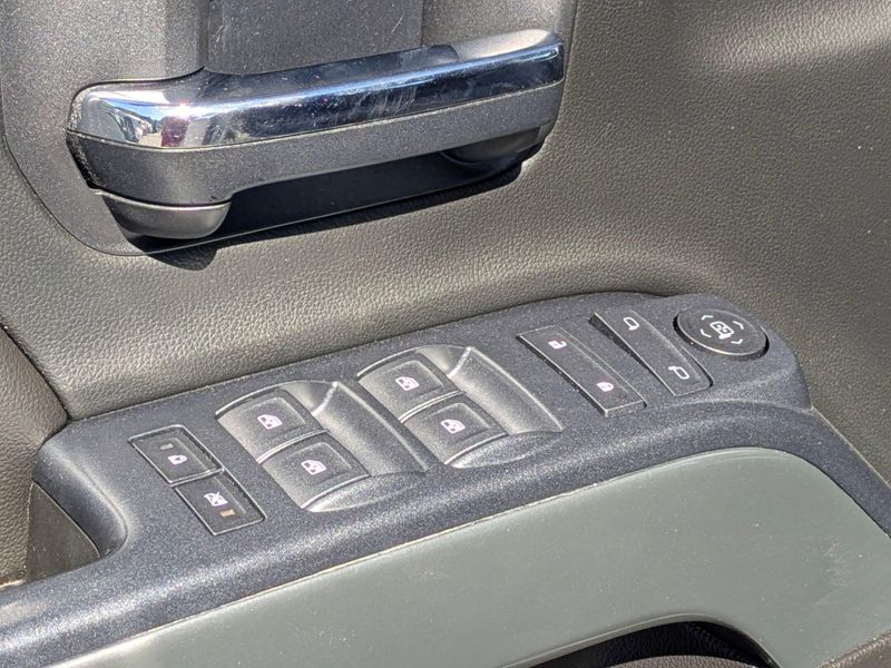 2018 Chevrolet Silverado 1500 LT photo 12