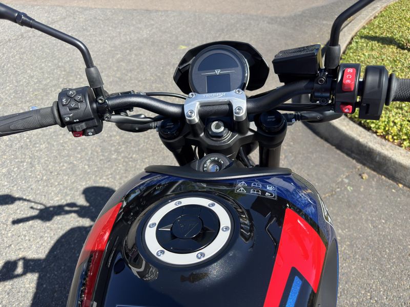 2026 Triumph Trident 660 Triple Tribute - SAPPHIRE BLACK - COBALT BLUE  