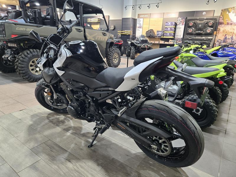 NEW 2026 KAWASAKI Z900 ABS Image 6