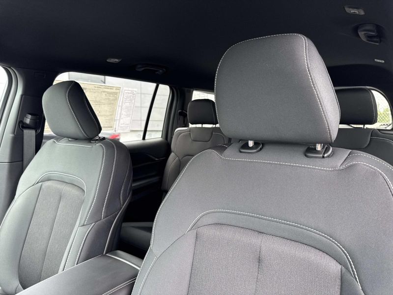 New 2026 Jeep Grand Cherokee L Laredo 4x2