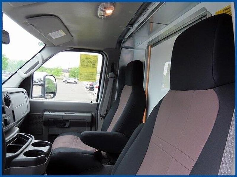 2025 Ford E-350 Cutaway BaseImage 11