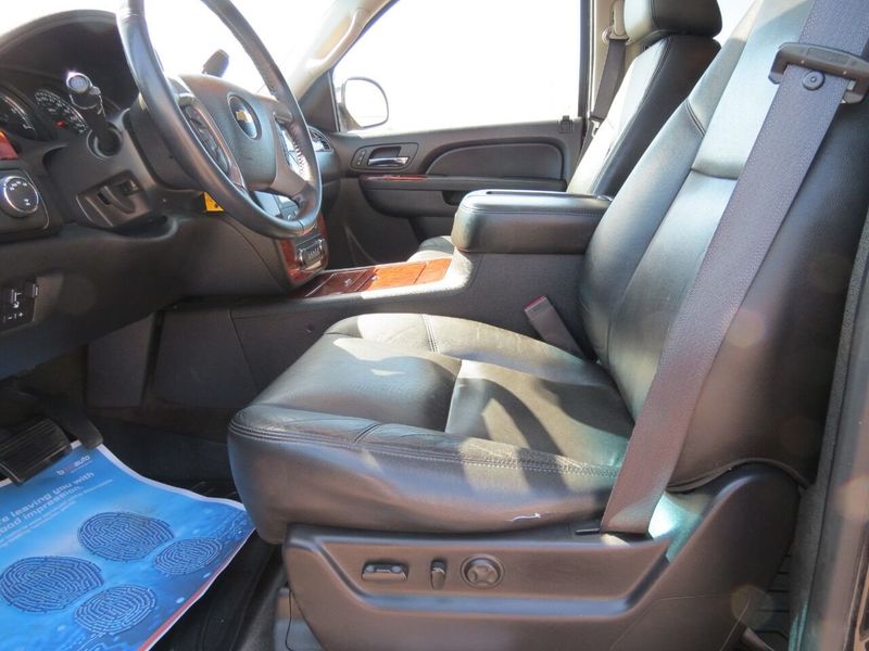 2012 Chevrolet Tahoe LTZ 4x4 4dr SUVImage 23