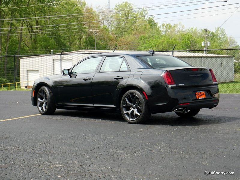 2023 Chrysler 300 Touring SportImage 8
