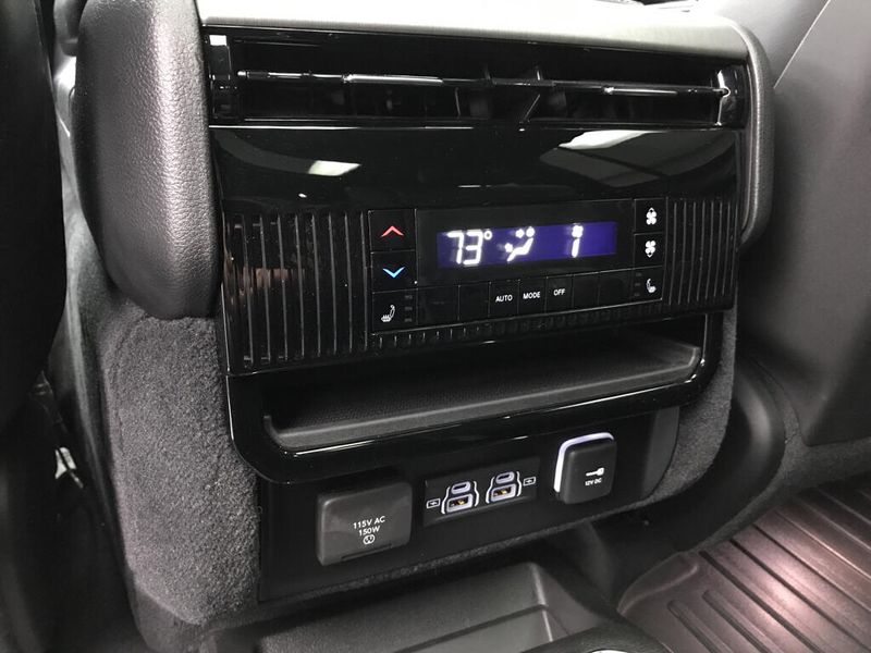 2023 Jeep Wagoneer Series II CarbideImage 16