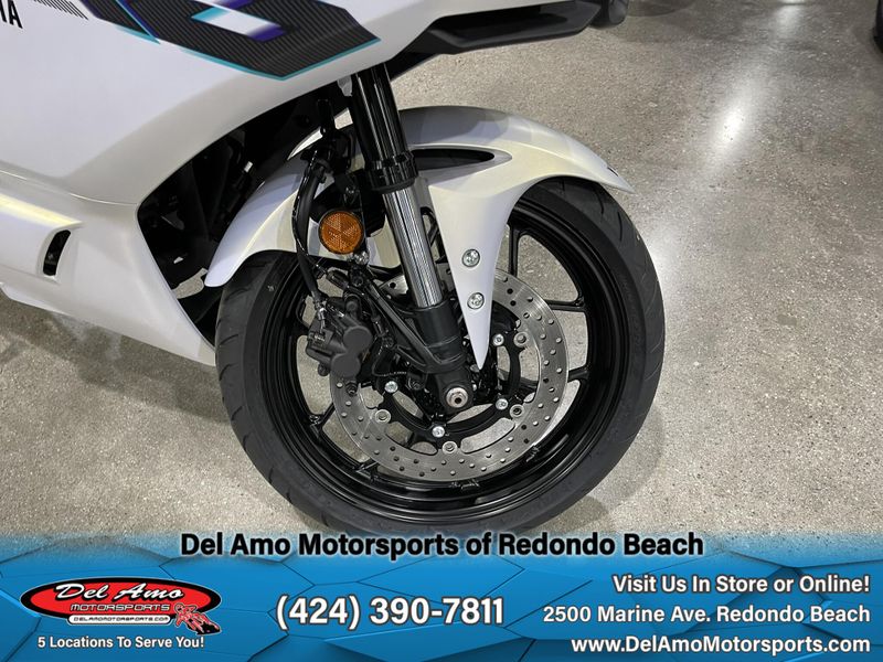 2025 Yamaha YZF-R3 ABS Image 18