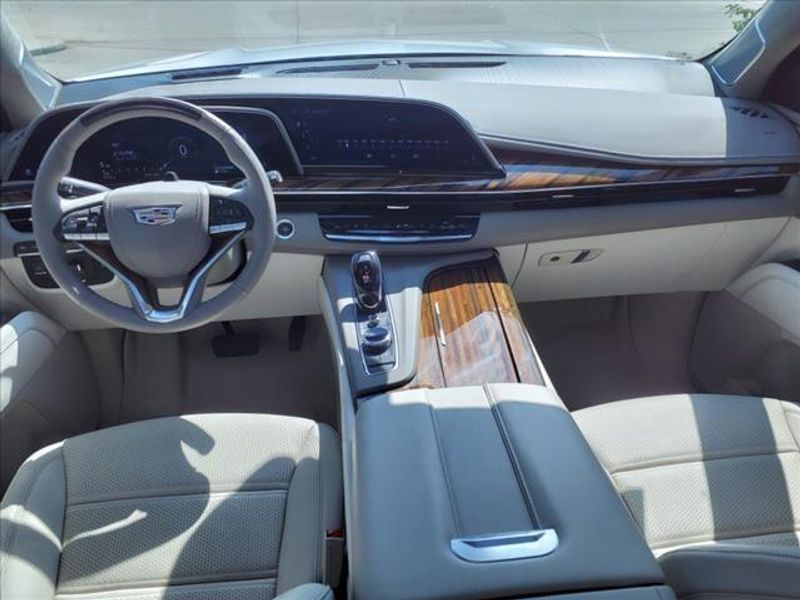 2023 Cadillac Escalade Premium Luxury PlatinumImage 4