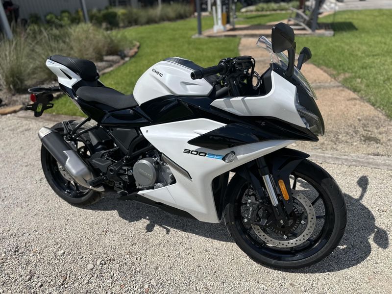 2025 Cfmoto 300SS