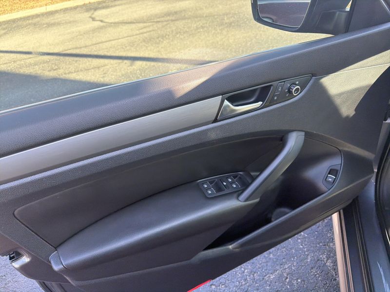 Used 2014 Volkswagen Passat TDI SE w/SunroofImage 16