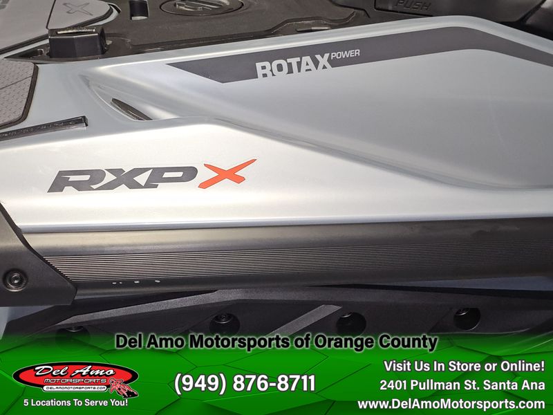 2024 Sea-Doo RXP-X 325 (SOUND SYSTEM) Image 16