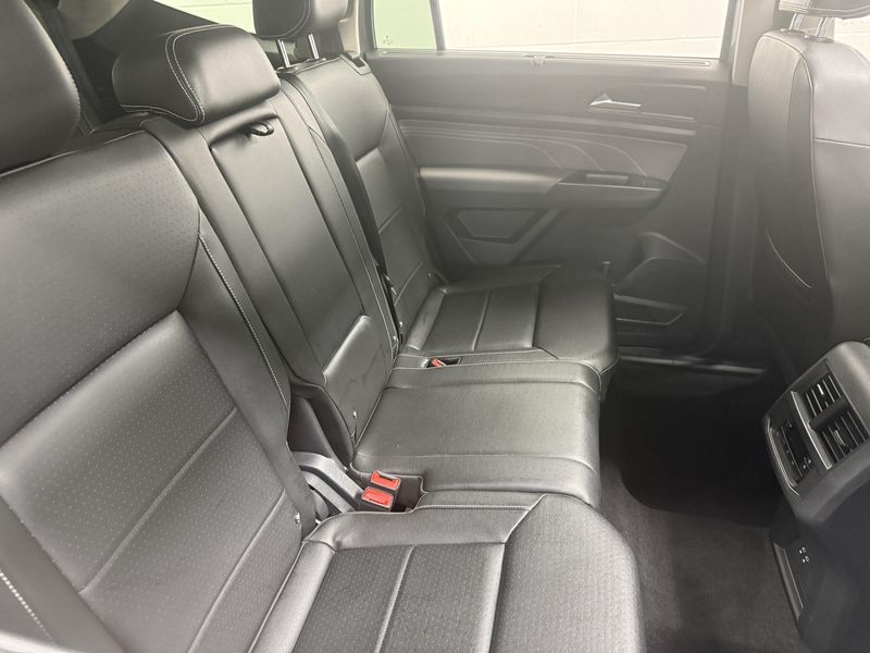 Used 2023 Volkswagen Atlas V6 SEL AWD w/Sunroof & NavImage 17