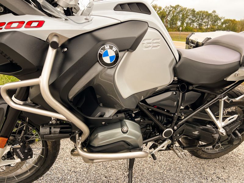 2016 BMW R 1200 GS Adventure in a LT WHITE exterior color. Gateway BMW Ducati Motorcycles 314-427-9090 gatewaybmw.com 
