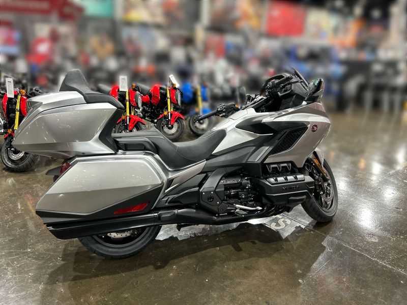 2025 Honda GOLDWING TOUR DCT Image 11