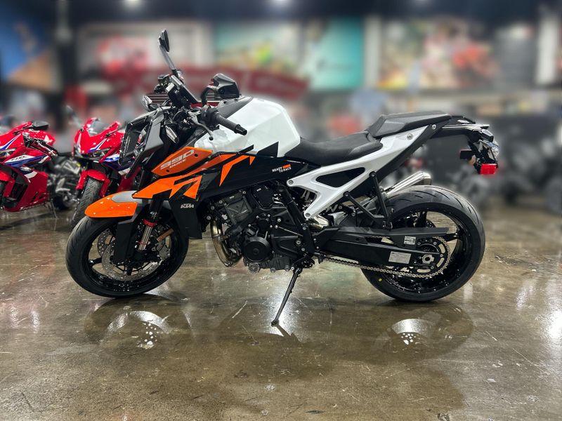 New 2027 KTM 990 DUKE Image 14