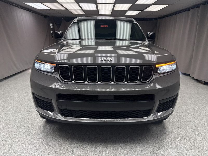New 2027 Jeep Grand Cherokee L Laredo X 4x4Image 5