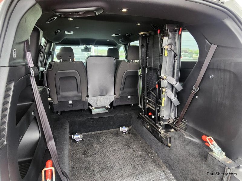 Used 2024 Chrysler Pacifica Touring