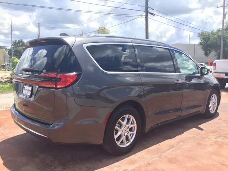 2021 Chrysler Pacifica Touring LImage 12