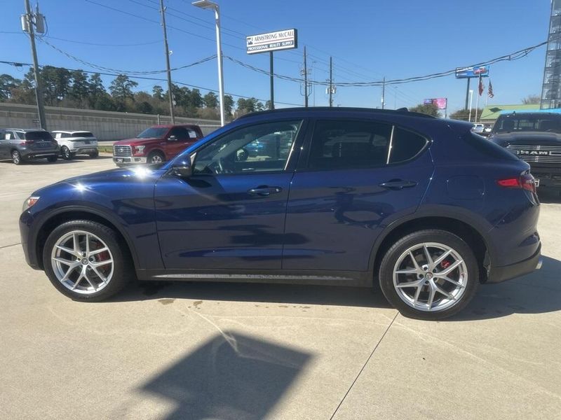 Used 2018 Alfa Romeo Stelvio TiImage 8